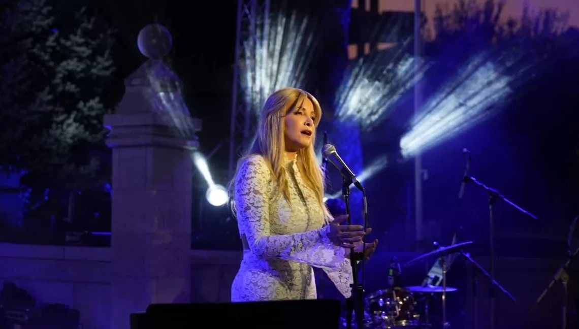 تانيا قسيس تحيي ذكرى زياد الرحباني في افتتاح مهرجان جزين 27 - جريدة المساء