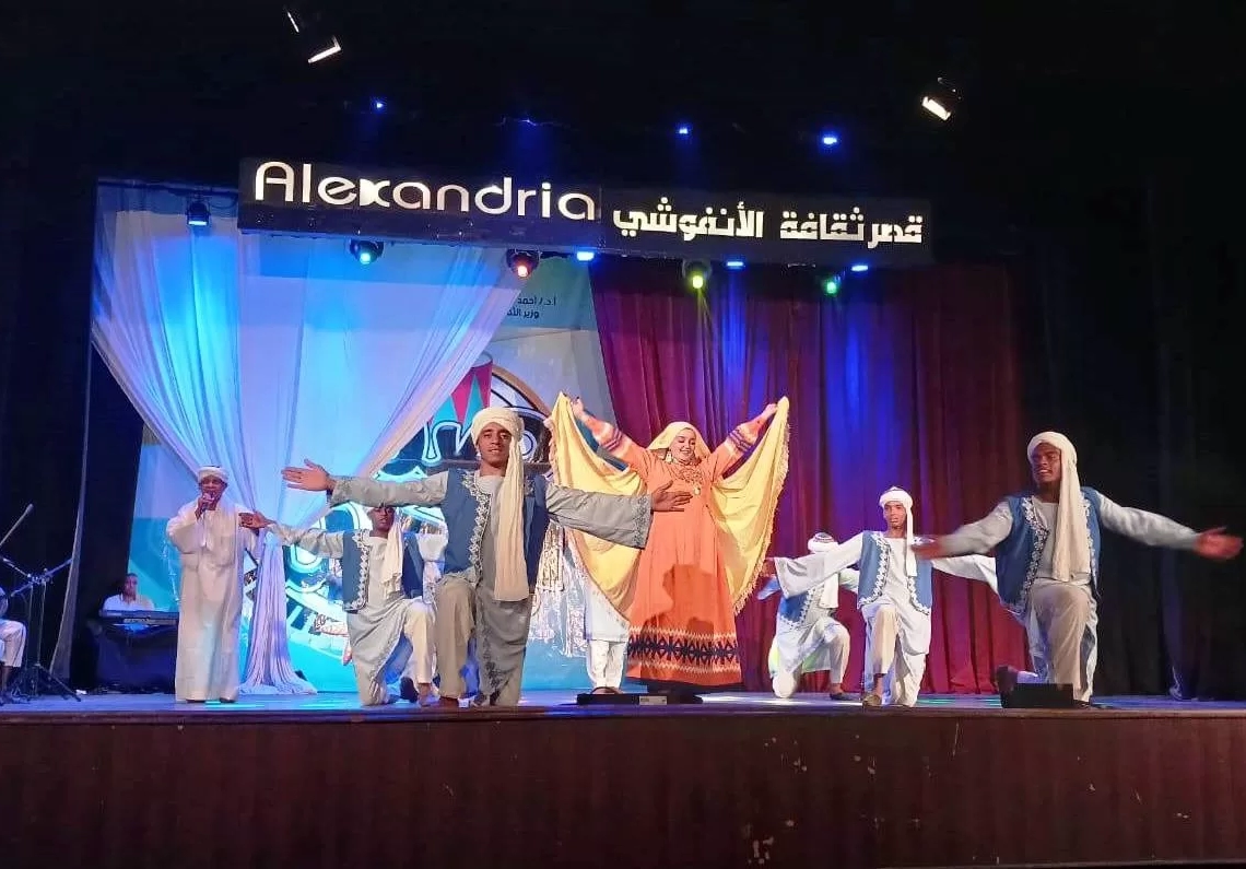 فرقة أسوان للفنون الشعبية تختتم مشاركتها فى فعاليات الموسم الخامس من مهرجان " صيف بلدنا " بمحافظة الإسكندرية 19 - جريدة المساء