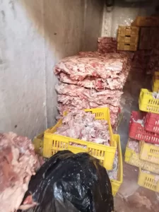 ضبط 10 أطنان هياكل دواجن فاسدة بكرداسة 22 - جريدة المساء ضبط 10 أطنان هياكل دواجن فاسدة بكرداسة 21 - جريدة المساء