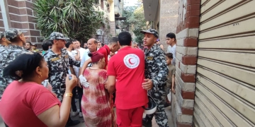 الهلال الأحمر يدعم جهود الإطفاء في حريق سوق الترجمان بفرق الطوارئ 1 - جريدة المساء