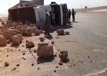 فتح الطريق الدولي بمطروح بعد إنقلاب سيارة عند قرية الزيات 15 - جريدة المساء