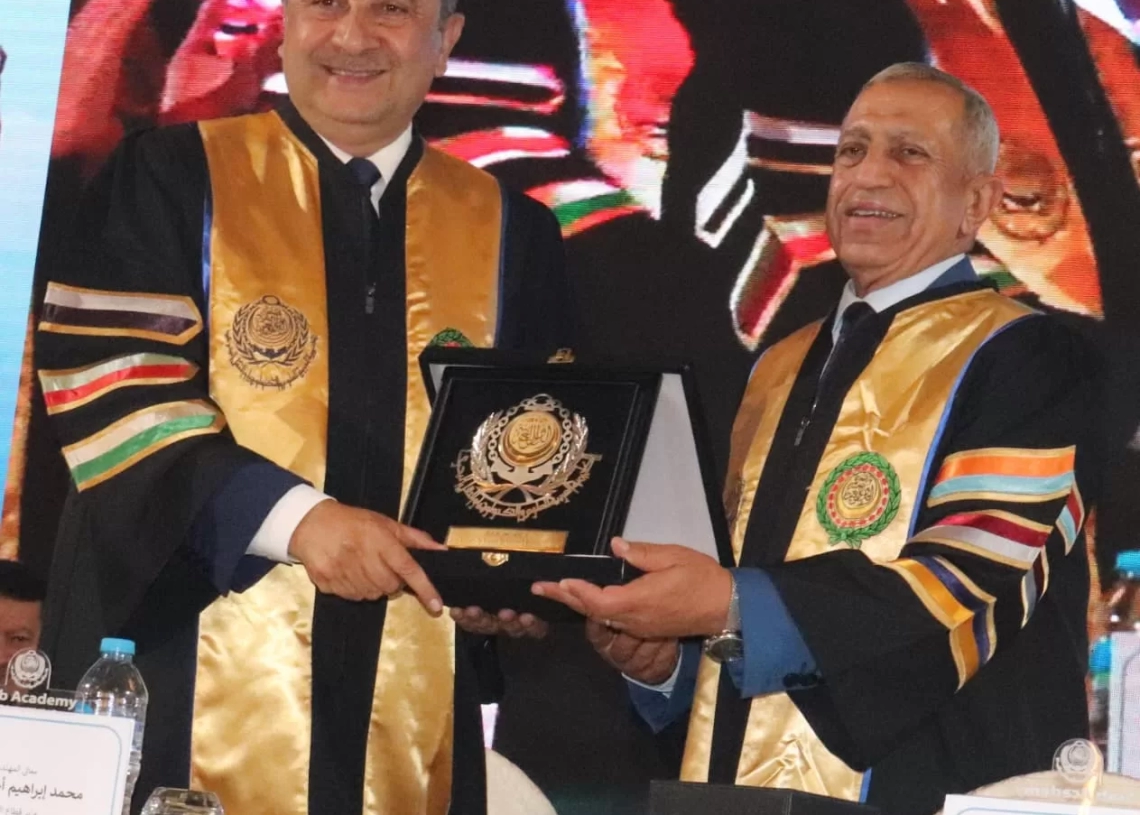 شيمي يشهد حفل تخرج دفعة جديدة من كلية الدراسات العليا للإدارة بالأكاديمية العربية 18 - جريدة المساء شيمي يشهد حفل تخرج دفعة جديدة من كلية الدراسات العليا للإدارة بالأكاديمية العربية 17 - جريدة المساء