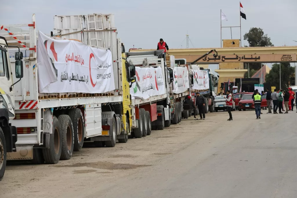 الهلال الأحمر يرسل القافلة الـ16 لغزة محمّلة بـ2400 طن مساعدات 17 - جريدة المساء