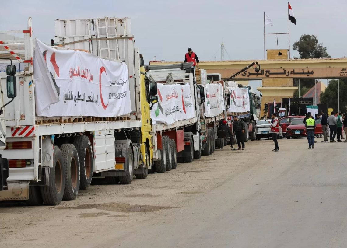 قوافل الهلال الأحمر المصرى لأهل غزة