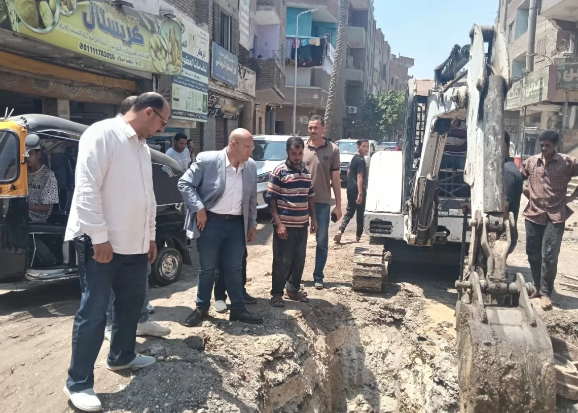 نائب محافظ الجيزة يتفقد مشروعات الصرف الصحي بحي جنوب وقري أبوالنمرس 19 - جريدة المساء