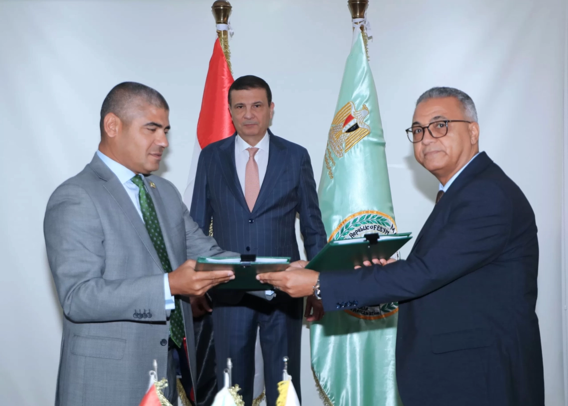 وزير الزراعة يشهد بروتوكولًا لتصنيع آلات تطويش الذرة محليًا 18 - جريدة المساء