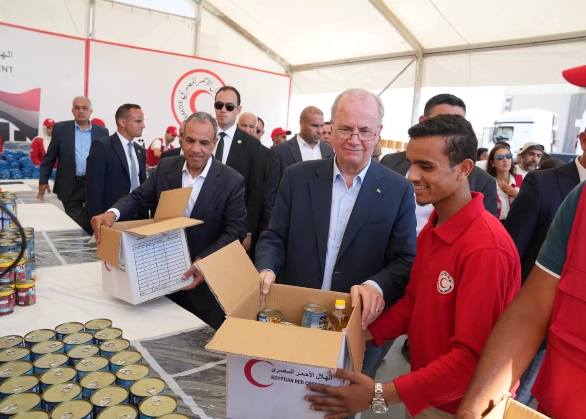 الهلال الأحمر يستعرض آليات المساعدات بمراكزه اللوجستية في العريش 19 - جريدة المساء