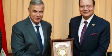 رئيس الرقابة الصحية ومحافظ الإسكندرية ناقشا خطة اعتماد المنشآت الصحية 1 - جريدة المساء