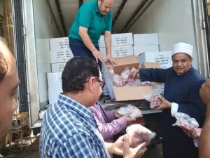 توزيع 3 أطنان من لحوم صكوك الأضاحي على الأسر الأولى بالرعاية في الجيزة 25 - جريدة المساء