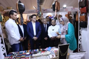 رئيسة القومي للمرأة ووزير الثقافة يتفقدان جناحي المجلس بمعرض ديارنا 26 - جريدة المساء