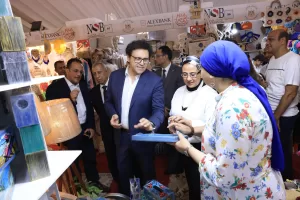 رئيسة القومي للمرأة ووزير الثقافة يتفقدان جناحي المجلس بمعرض ديارنا 22 - جريدة المساء