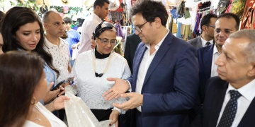 رئيسة القومي للمرأة ووزير الثقافة يتفقدان جناحي المجلس بمعرض ديارنا 1 - جريدة المساء