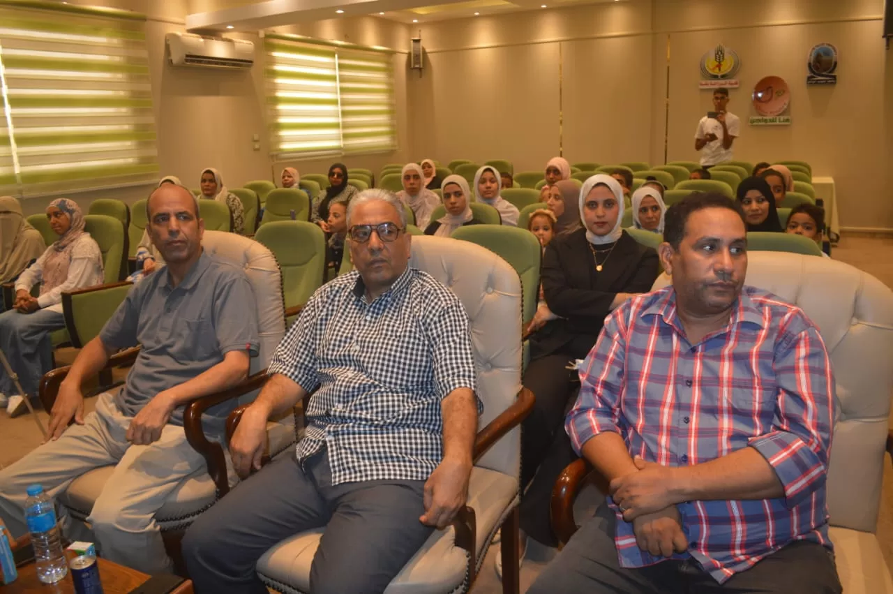 رسالة ماجستير بجامعة جنوب الوادي تناقش تأثير الطقس على أنشطة نحل العسل 29 - جريدة المساء