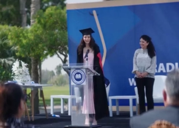 لينا صوفيا تلقي بكلمة مؤثرة عن والديها في نهاية أحداث " 220 يوم" 27 - جريدة المساء