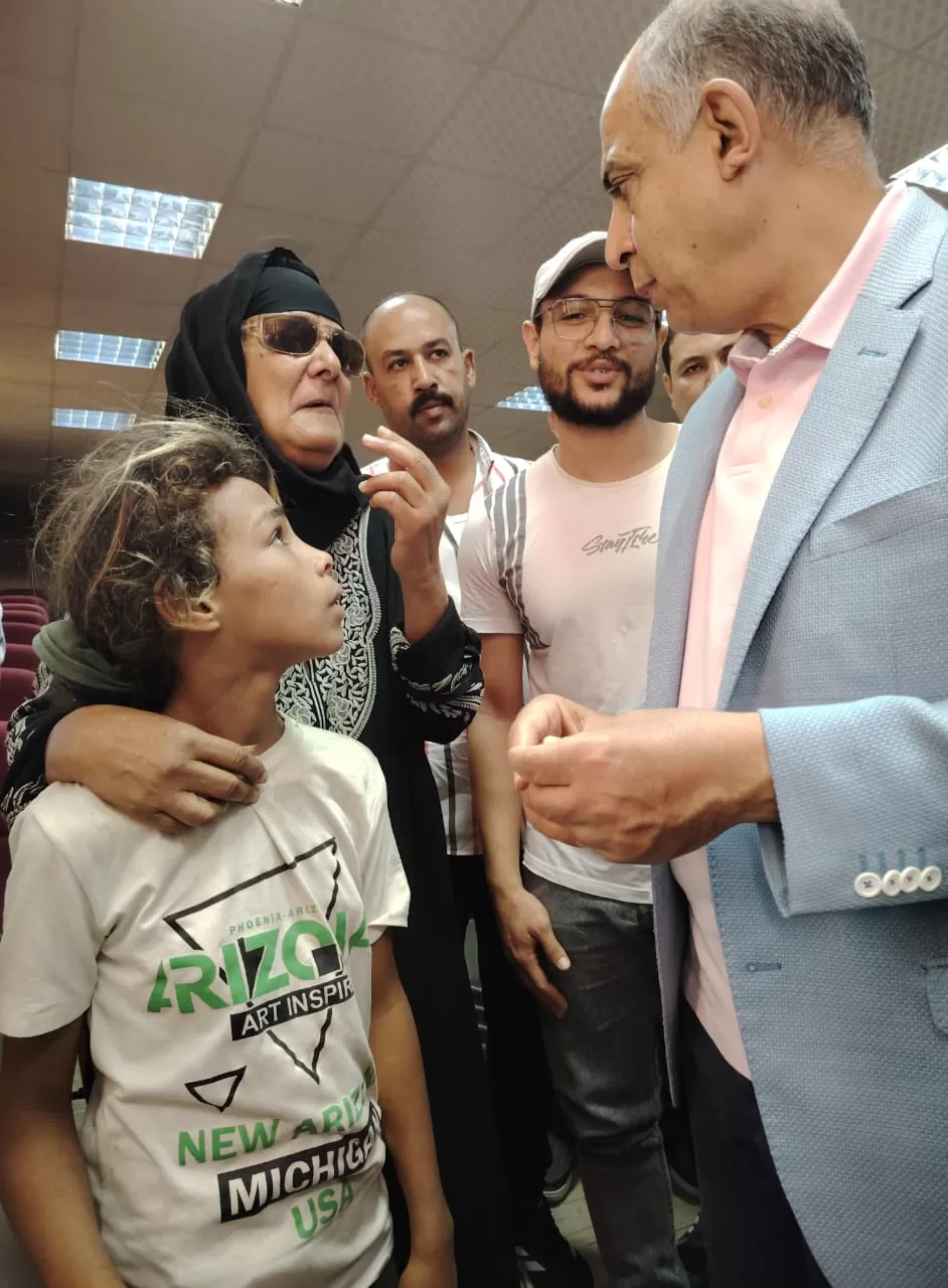 دموع الجدة وابتسامة الأيتام.. قصة استجابة إنسانية لمحافظ المنيا في سمالوط 23 - جريدة المساء