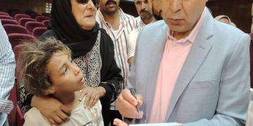 دموع الجدة وابتسامة الأيتام.. قصة استجابة إنسانية لمحافظ المنيا في سمالوط 1 - جريدة المساء