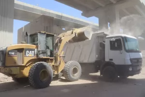 "نظافة الجيزة" ترفع ٥٠٠ طن مخلفات أسفل محور كمال عامر ومحيط مستشفى بولاق 21 - جريدة المساء