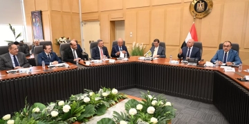 وزير الصناعة والنقل يبحث مع وزيري قطاع الأعمال والزراعة سبل تعظيم زراعة الكتان وتحسين إنتاجيته 1 - جريدة المساء