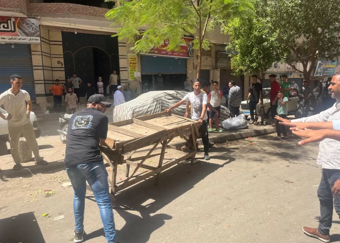 سيولة مرورية.. محافظة الجيزة تزيل إشغالات للمقاهي والباعة الجائلين بشارع سليم في فيصل(صور) 17 - جريدة المساء