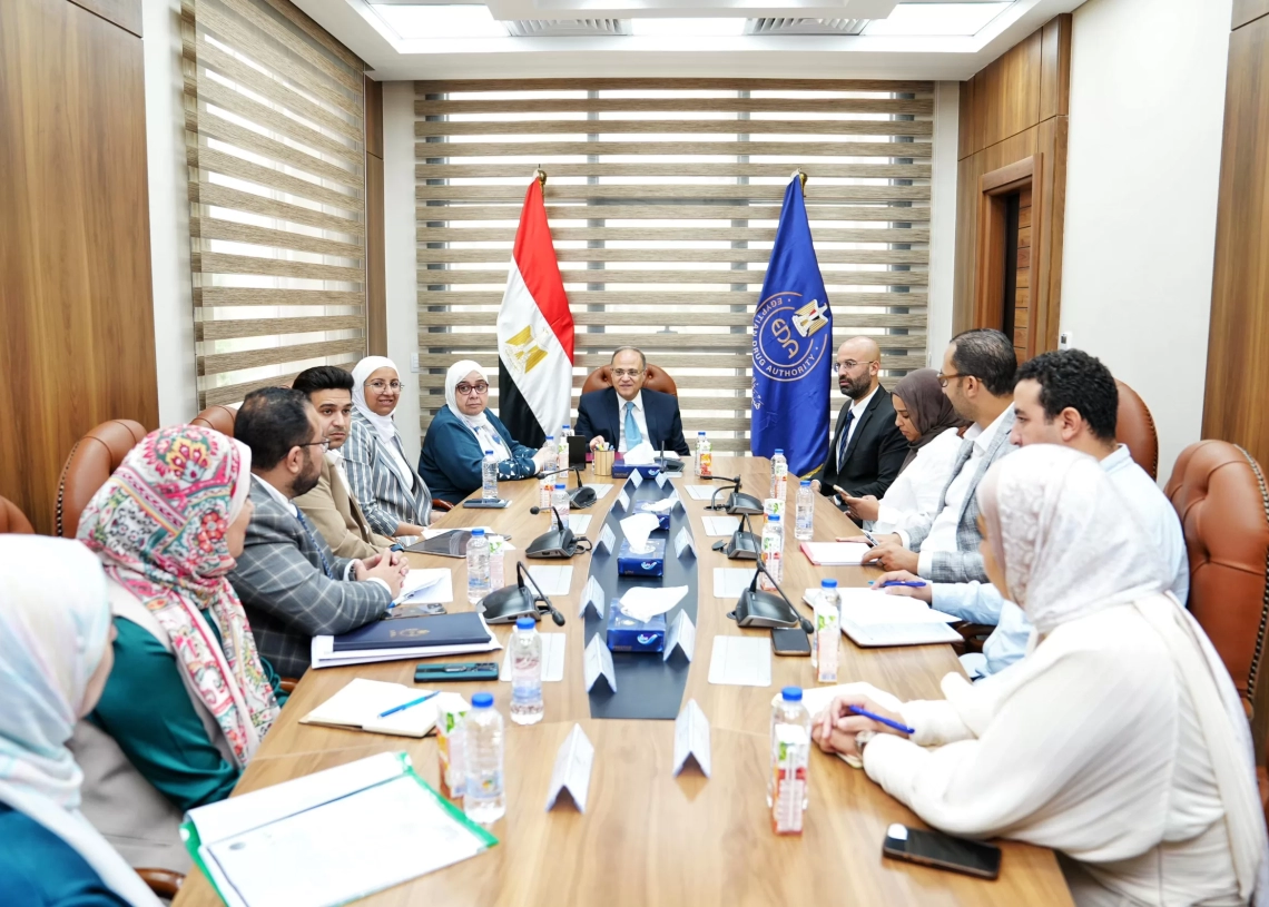 رئيس هيئة الدواء المصرية بحث مع شركة P&G العالمية دعم الاستثمار في المستحضرات الدوائية والتوسع في السوق الدوائي 19 - جريدة المساء