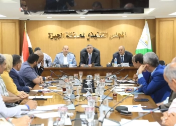 محافظ الجيزة يبحث الموقف التنفيذي لمشروعات الري ومياه الشرب 16 - جريدة المساء