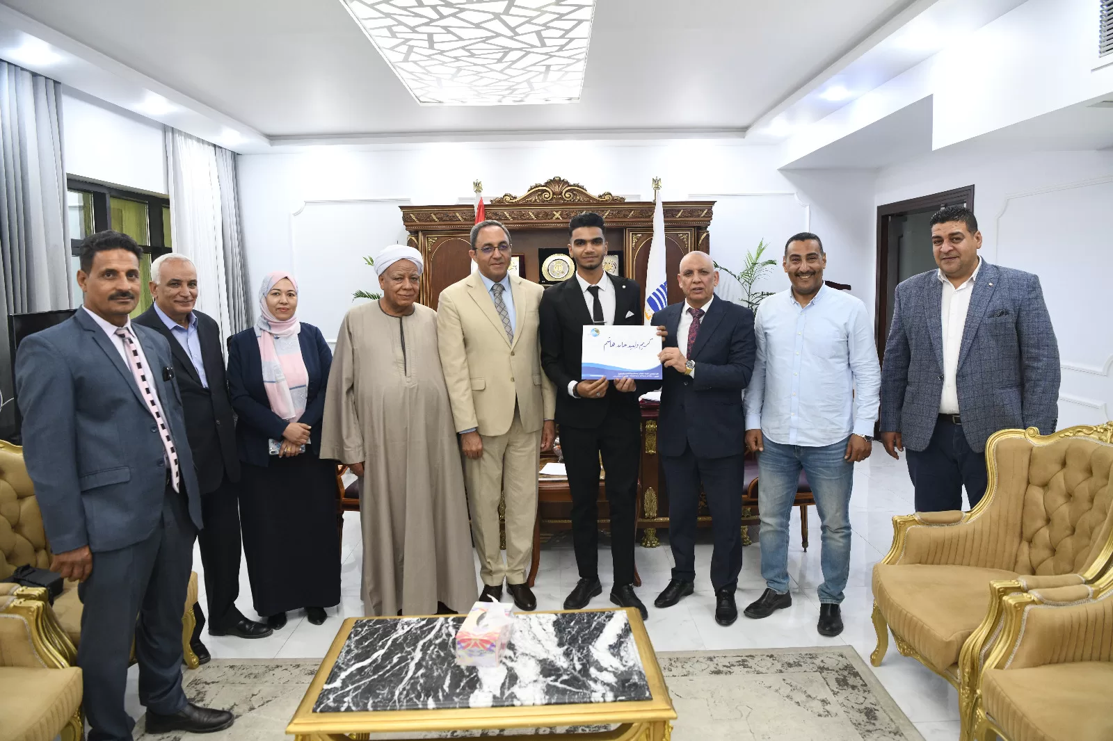 محافظ قنا يسلم عقود عمل لأوائل خريجي مدرسة مياه الشرب والصرف الصحي 25 - جريدة المساء