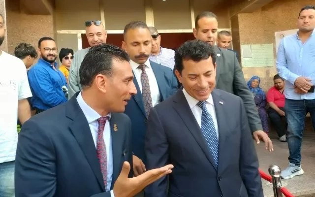 وزير الشباب والرياضة يُدلي بصوته في انتخابات الشيوخ بمدينة الشروق ويُشيد بالمشاركة الإيجابية (صور) 19 - جريدة المساء