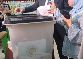 وزير الطيران يدلي بصوته في إنتخابات مجلس الشيوخ 33 - جريدة المساء