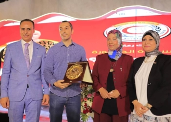 نقابة التمريض تكرم د. حسام فهمي بالدرع الذهبي 19 - جريدة المساء