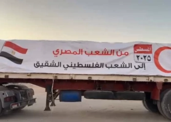 الهلال الأحمر المصرى يدفع بشاحنات المساعدات لقطاع غزة
