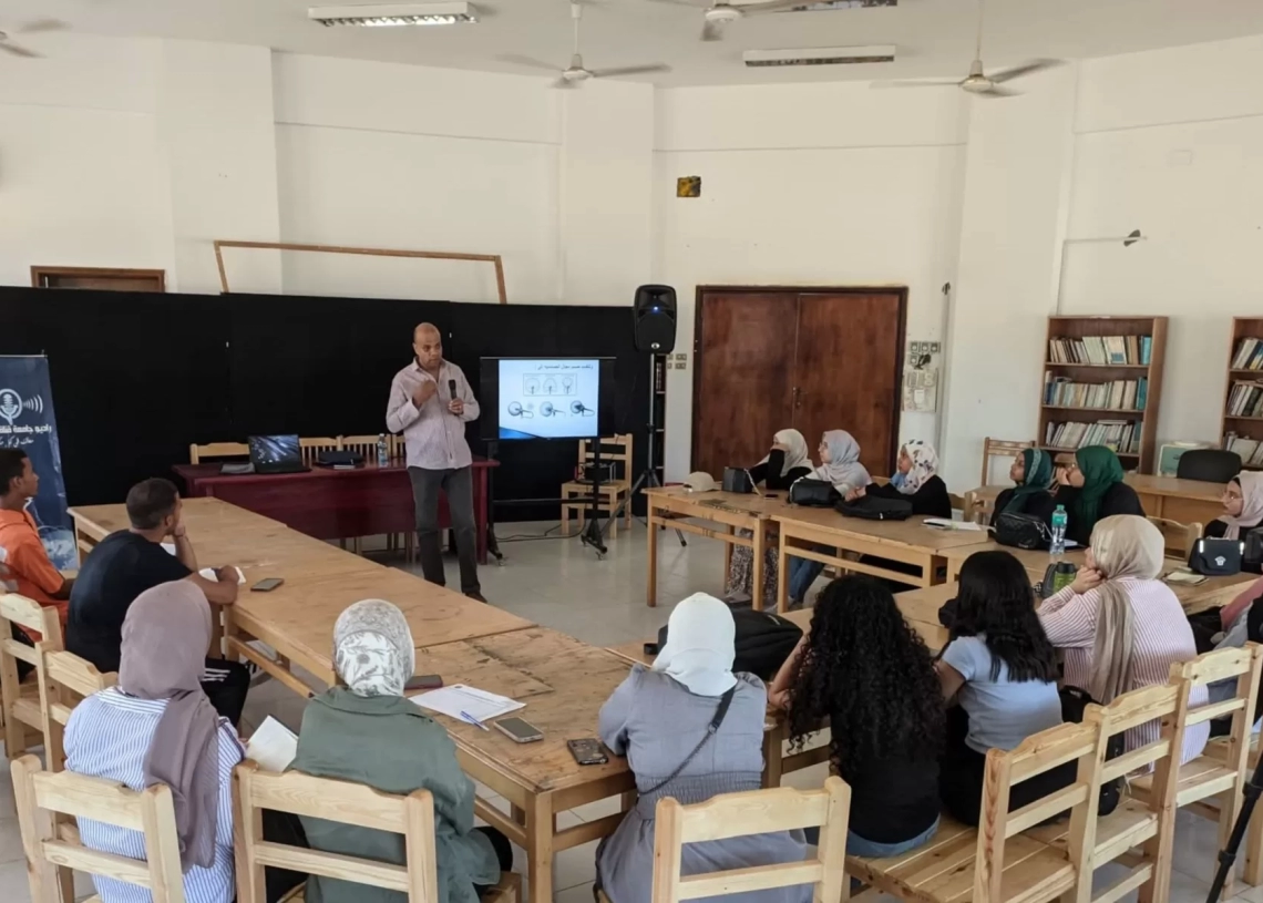 "مبادئ الهندسة الصوتية والإذاعية" في برنامج تدريبي بجامعة القناة 20 - جريدة المساء "مبادئ الهندسة الصوتية والإذاعية" في برنامج تدريبي بجامعة القناة 19 - جريدة المساء