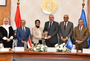 جامعة القناة تتسلم درع جائزة مصر للتميز الحكومي 21 - جريدة المساء