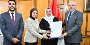 جامعة القناة تتسلم درع جائزة مصر للتميز الحكومي 1 - جريدة المساء