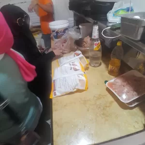 بالصور.. لحوم فاسدة داخل منفذ بيع بالشروق 21 - جريدة المساء