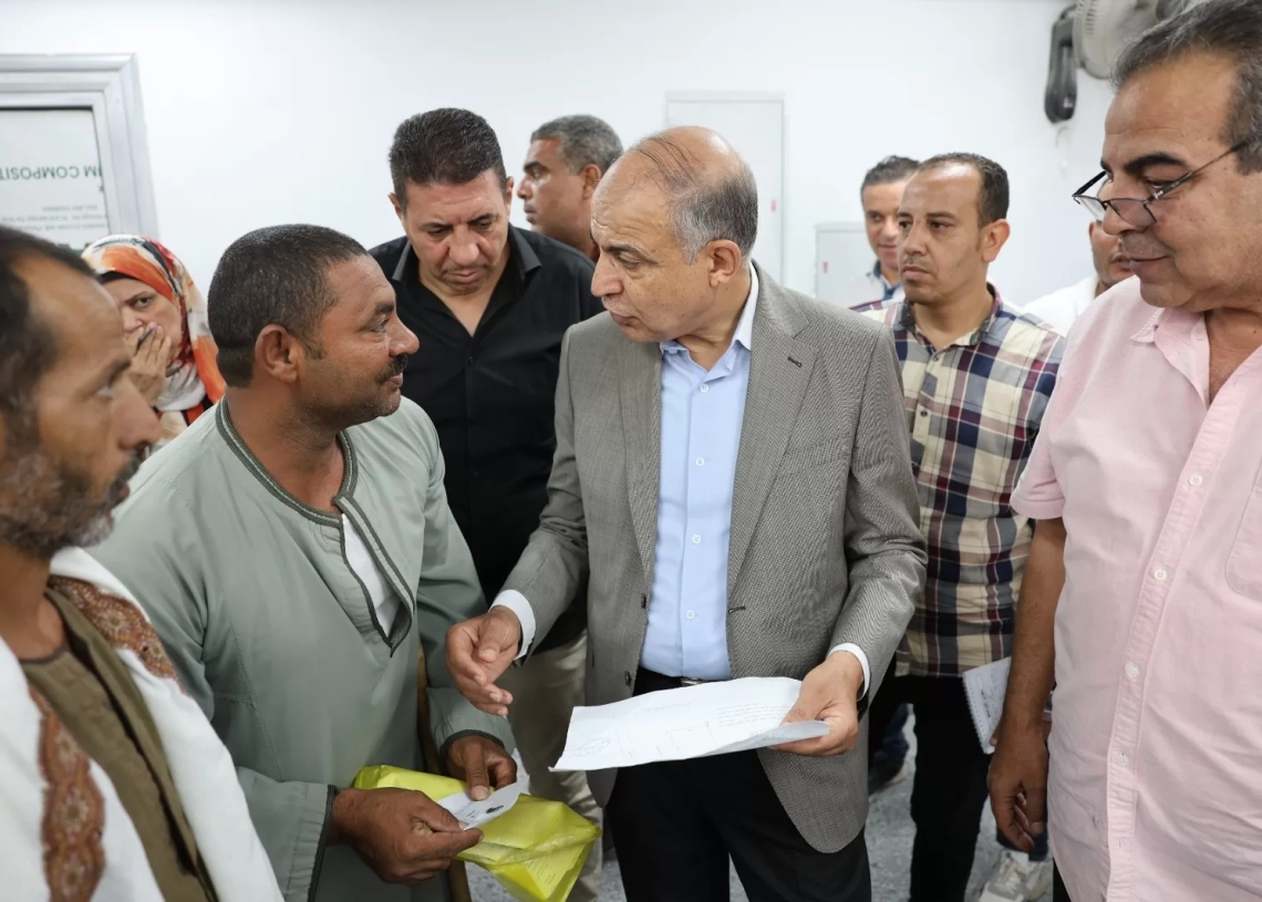 محافظ المنيا يوقع عقد تقنين أراضي أملاك دولة مع مواطن جاد 19 - جريدة المساء