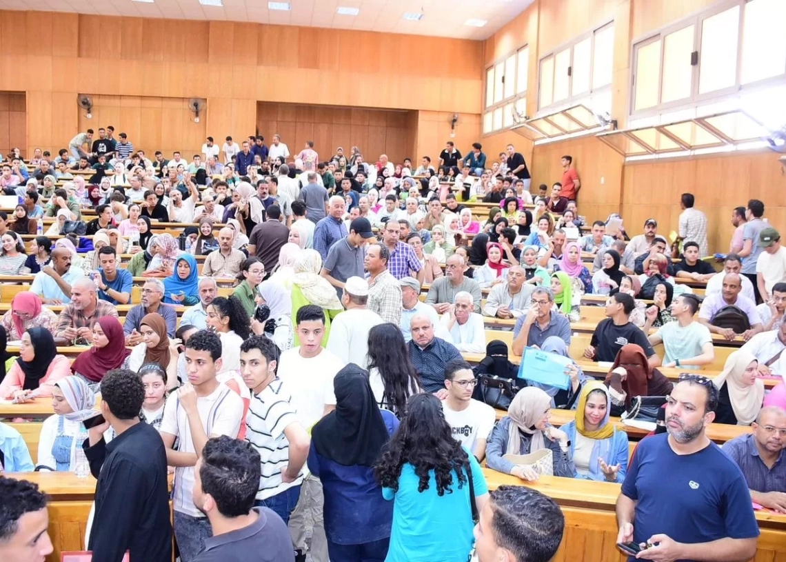 توافد كثيف على جامعة سوهاج الأهلية لسحب ملفات التقديم 17 - جريدة المساء