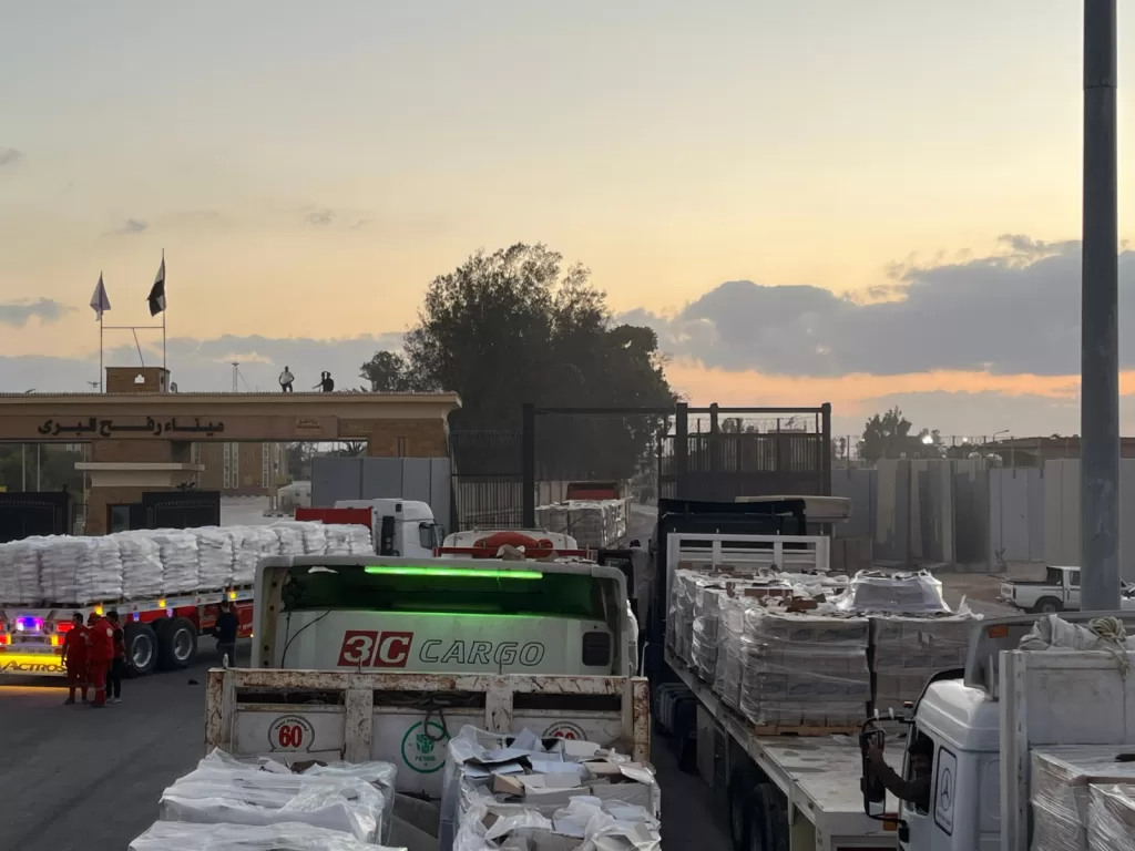 مصر على العهد.. الهلال الأحمر يدخل 155 شاحنة تحمل أكثر من 2400 طن مساعدات لغزة 22 - جريدة المساء مصر على العهد.. الهلال الأحمر يدخل 155 شاحنة تحمل أكثر من 2400 طن مساعدات لغزة 21 - جريدة المساء