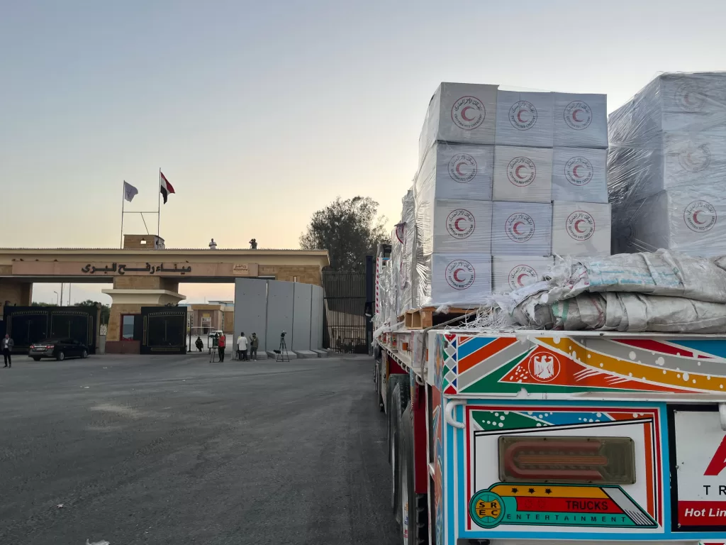 مصر سند الأمة.. قافلة زاد العزة الـ 24 تعبر لغزة محملةً بـ1500 طن غذاء ودواء 23 - جريدة المساء