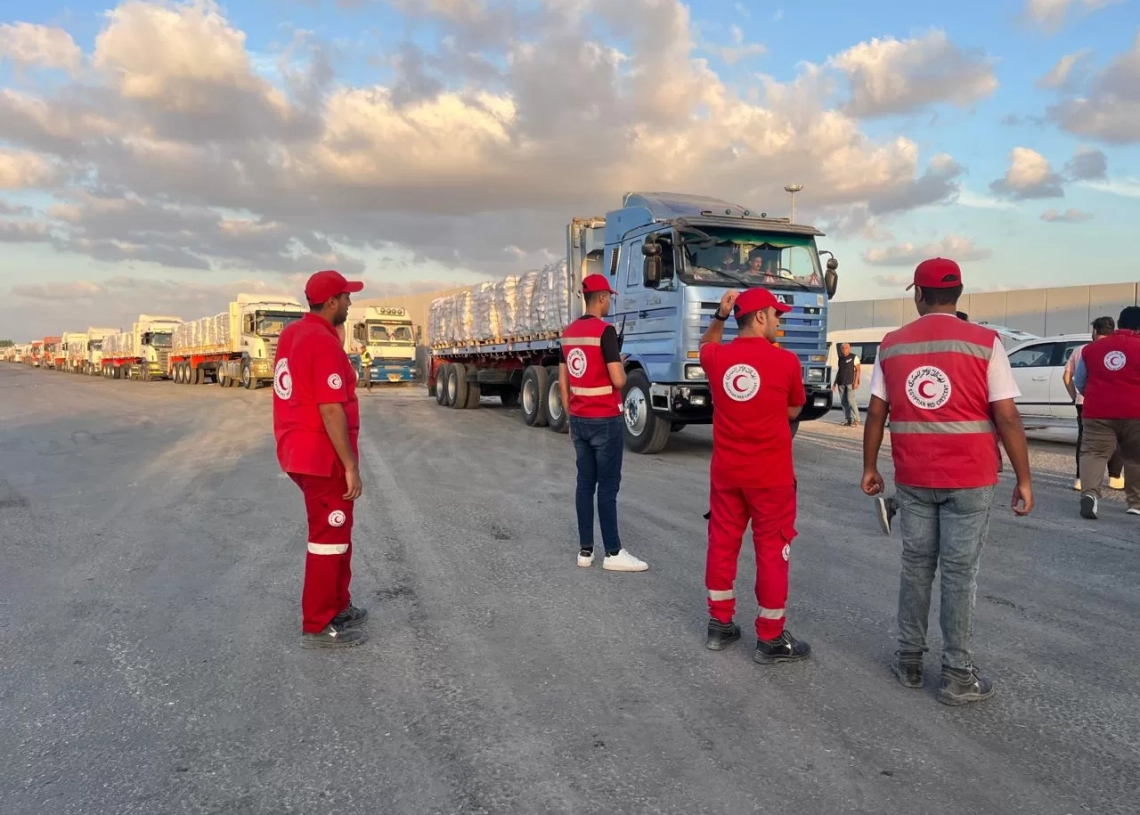 الهلال الأحمر المصرى يسير قوافلة لأهل غزة