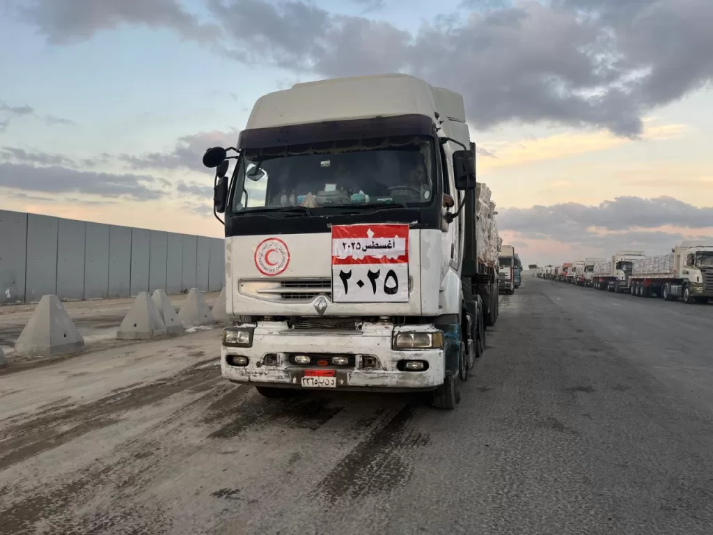 الهلال الأحمر يرسل القافلة الـ18 محمّلة بـ85 ألف سلة غذائية لأهالي غزة 21 - جريدة المساء