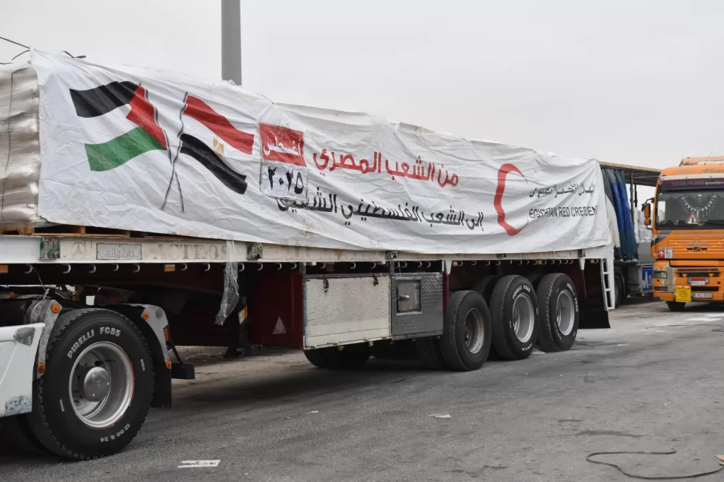 الهلال الأحمر يُدخل 3500 طن مساعدات إنسانية لغزة.. عبر 180 شاحنة ضمن "زاد العزة" الـ 21 23 - جريدة المساء