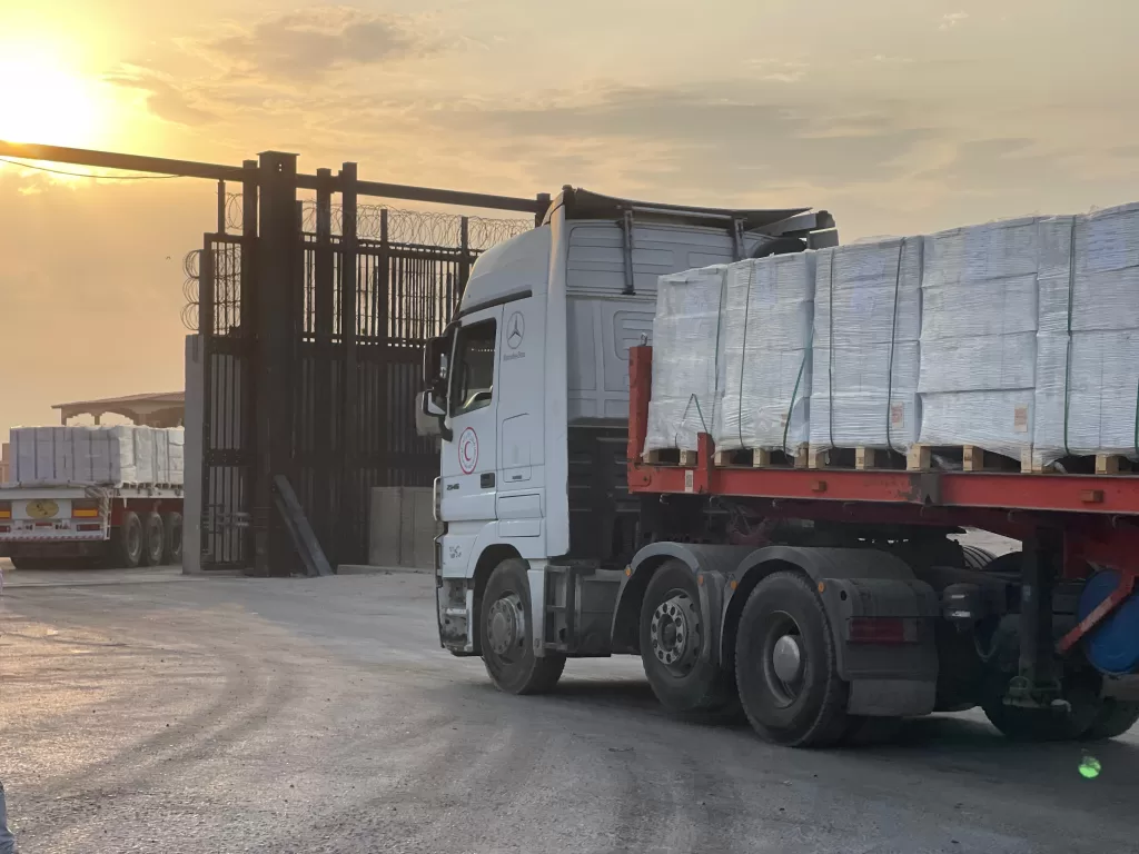 مصر تواصل رسالتها الإنسانية.. قافلة "زاد العزة" الـ22 تدخل غزة بـ4 آلاف طن غذاء ودواء 21 - جريدة المساء