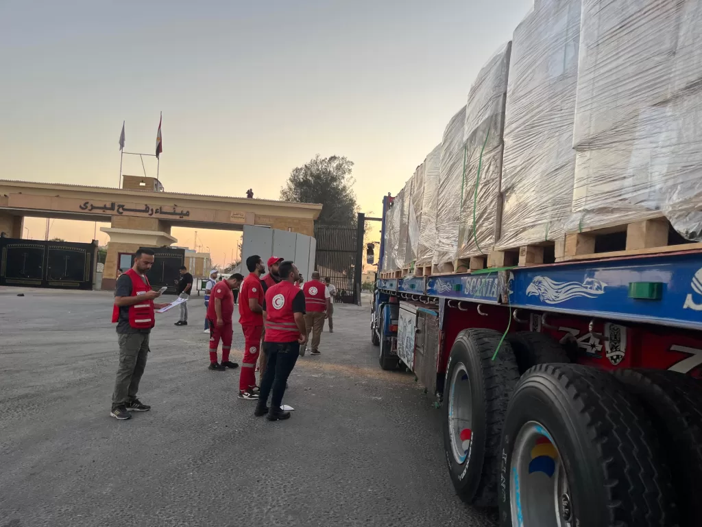 مصر تواصل رسالتها الإنسانية.. قافلة "زاد العزة" الـ22 تدخل غزة بـ4 آلاف طن غذاء ودواء 19 - جريدة المساء
