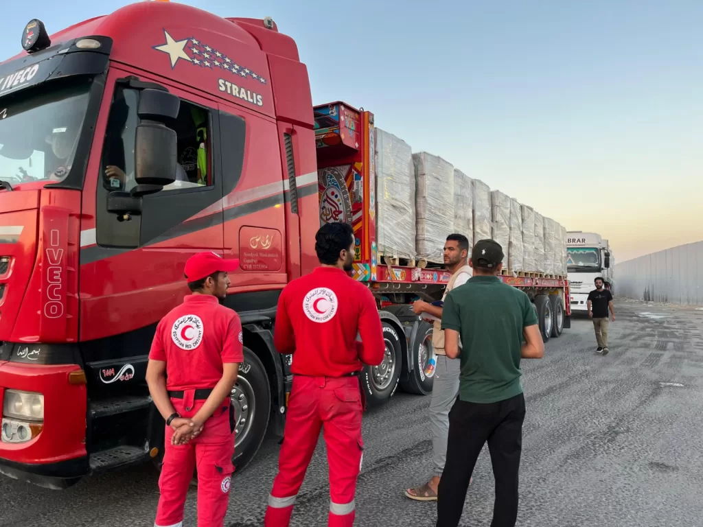 الهلال الأحمر يمد غزة بشريان حياة جديد عبر قافلة زاد العزة 23 24 - جريدة المساء الهلال الأحمر يمد غزة بشريان حياة جديد عبر قافلة زاد العزة 23 23 - جريدة المساء
