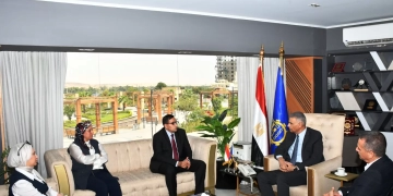 محافظ أسوان يشهد مراسم توقيع بروتوكول التعاون بين المحافظة والمعهد القومى للاتصالات لتأهيل الشباب والعاملين بالجهاز الإدارى على التسويق بمواقع التواصل الإجتماعى 1 - جريدة المساء