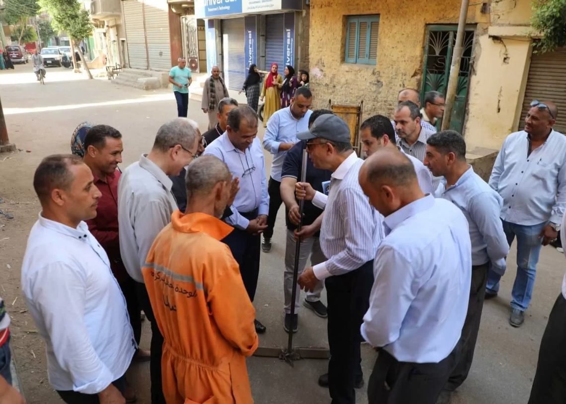 نبض إنساني في شوارع المنيا..المحافظ يوقف عمل عمال النظافة وقت الذروة حماية لأرواحهم 15 - جريدة المساء