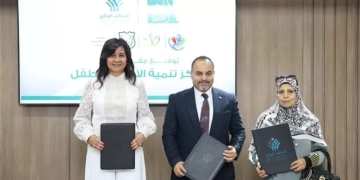 خلال مراسم التوقيع