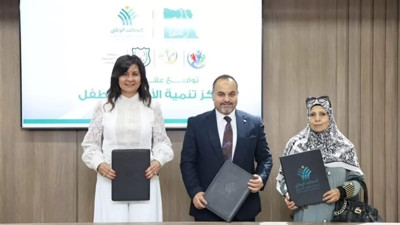 خلال مراسم التوقيع