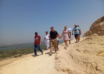 تزامنا مع بدء الموسم السياحي ..وفود ألمانية ومجرية تزور المناطق الأثرية بالمنيا 18 - جريدة المساء