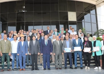 محافظ بني سويف يُكرم متميزين من الديوان والمحليات والتنظيم والإدارة 29 - جريدة المساء